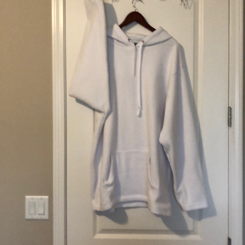 FOOTLOCKER WHITE SOFT HOODIE
